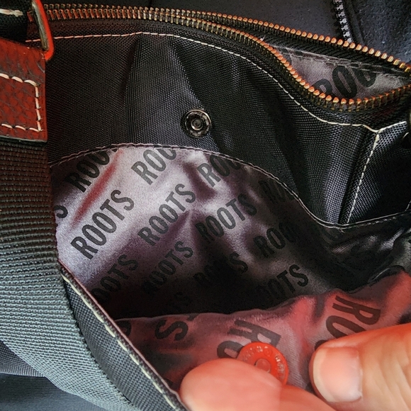 Roots Messenger Leather Bag - Picture 6 of 11